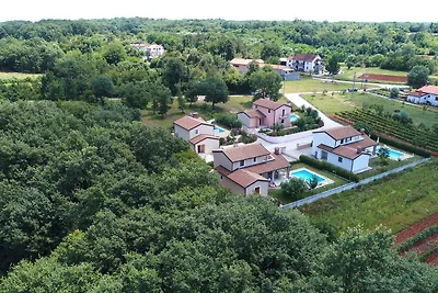 Villa mit Pool und Klimaanlage