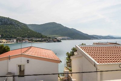 Ferienwohnung mit Meerblick und Terrasse