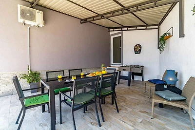 Villa mit Swimmingpool und Grillplatz