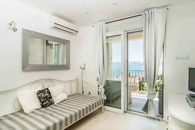 Ferienwohnung mit Klimaanlage und Balkon
