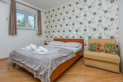 Gemütliches Ferienappartement in Duće mit Bli
