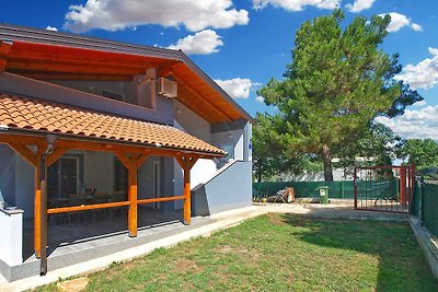 Ferienhaus mit Pool und Klimaanlage