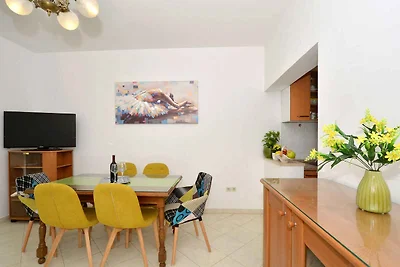 Ferienwohnung mit Terrasse, 10 m vom Meer