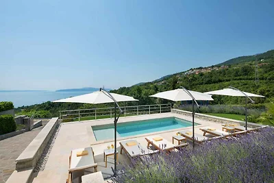 Ferienhaus mit Pool und Klimaanlage