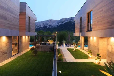 Villa mit Pool und Wellness