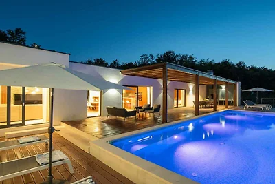 Villa mit beheiztem Pool