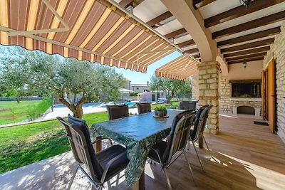 Villa mit Pool und Klimaanlage