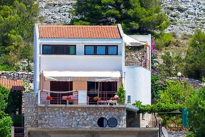 Apartment Zirje mit Meerblick in Strandnähe
