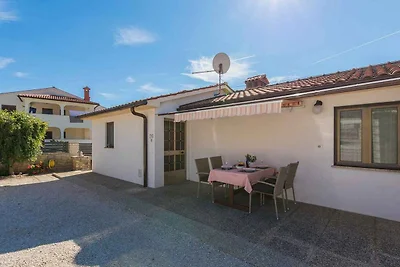 Hütte mit Klimaanlage und Terrasse