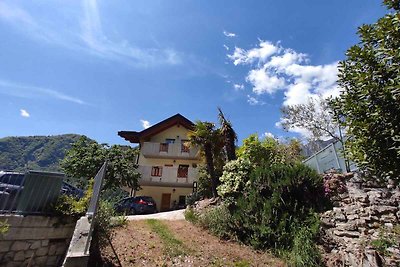 Ferienwohnung mit Terrasse und Parkplatz