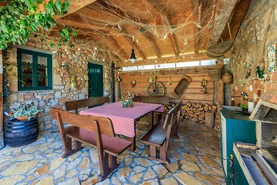 Ferienhaus mit Pool und Klimaanlage