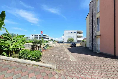 Ferienwohnung mit möbliertem Balkon, Meerblic