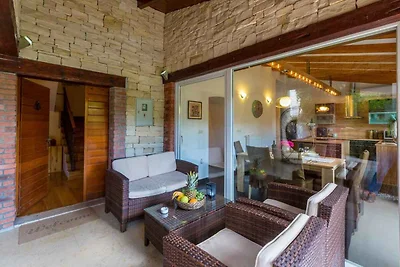 Ferienhaus mit Pool und Klimaanlage