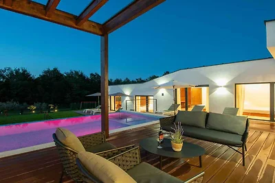Villa mit beheiztem Pool