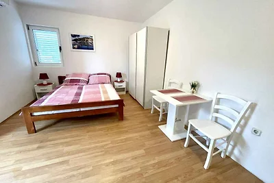 Studio mit Balkon und Klimaanlage