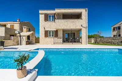 Ferienhaus mit Pool und Klimaanlage