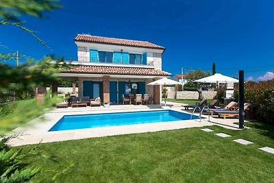 Villa mit Klimaanlage und Aussenpool