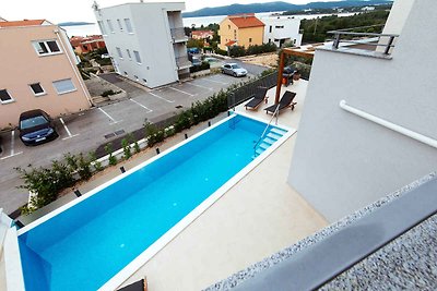 Ferienhaus mit Pool und Meerblick