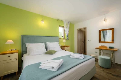 Villa mit Pool und Klimaanlage