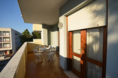 Studio mit Klimaanlage und Balkon