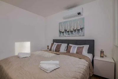 Ferienwohnung mit Terrasse und Klimaanage