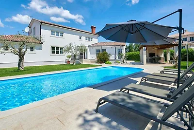 Villa mit Klimaanlage und Pool