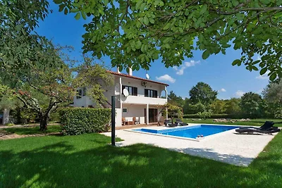 Ferienwohnung mit privatem Pool und Garten