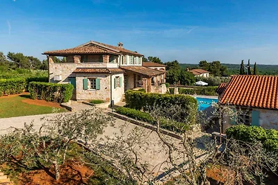Villa mit Aussenpool