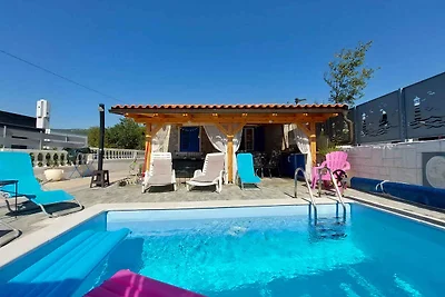 Ferienhaus mit Aussenpool und Whirlpool