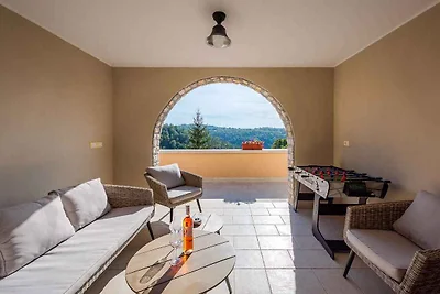 Villa mit Pool und Panoramablick