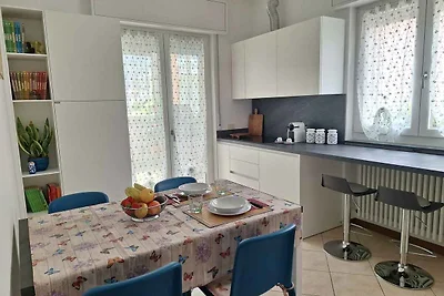 Ferienwohnung mit Balkon und Parkmöglichkeit