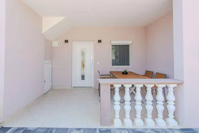 Gemütliche Ferienwohnung Mucaj mit Terrasse a