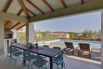 Ferienhaus mit Pool und Klimaanlage