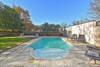 Ferienhaus mit Terrasse und Pool
