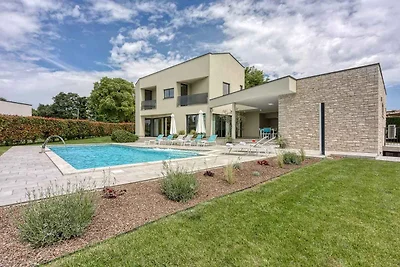 Villa Eine Luxusvilla mit einem kristallklare