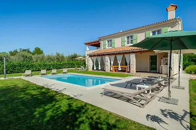 Villa mit Pool und Klimaanlage