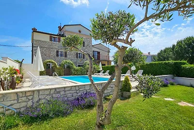 Ferienwohnung mit schön dekorierter Terrasse 