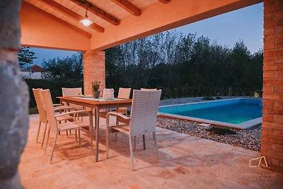 Villa mit Pool und Klimaanlage