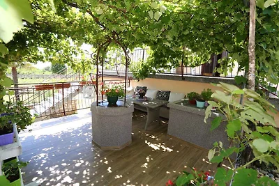 Ferienwohnung mit Terrasse und Whirlpool im