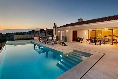 Villa mit Klimaanlage und Pool