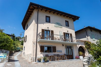 Ferienhaus mit Balkon und Garten