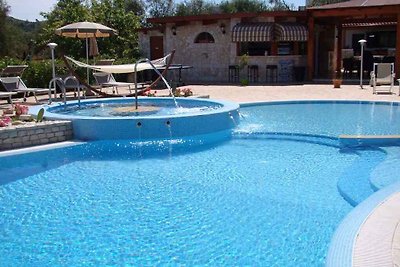 Bungalow mit Pool und Barbeque