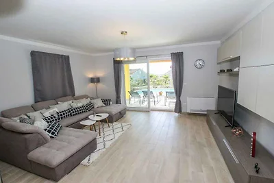 Villa mit Pool und Klimaanlage
