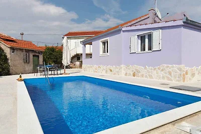 Ferienhaus mit Pool und Internet