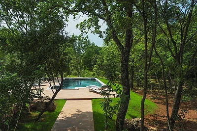 Villa mit Pool in ruhiger Lage