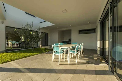 Villa Eine Luxusvilla mit einem kristallklare