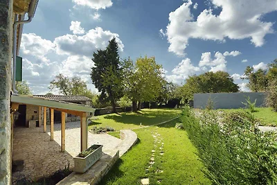 Villa mit Garten und Pool