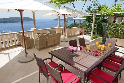 Ferienhaus mit Klimaanlage, Pool und Meerblic