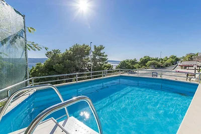 Ferienwohnung mit Balkon und Pool