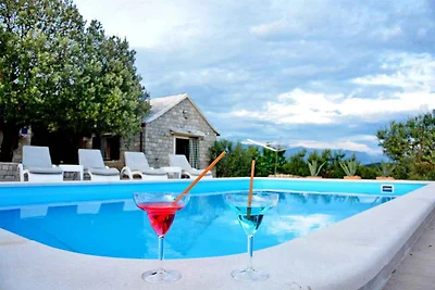 Ferienhaus mit Pool und Klimaanleg